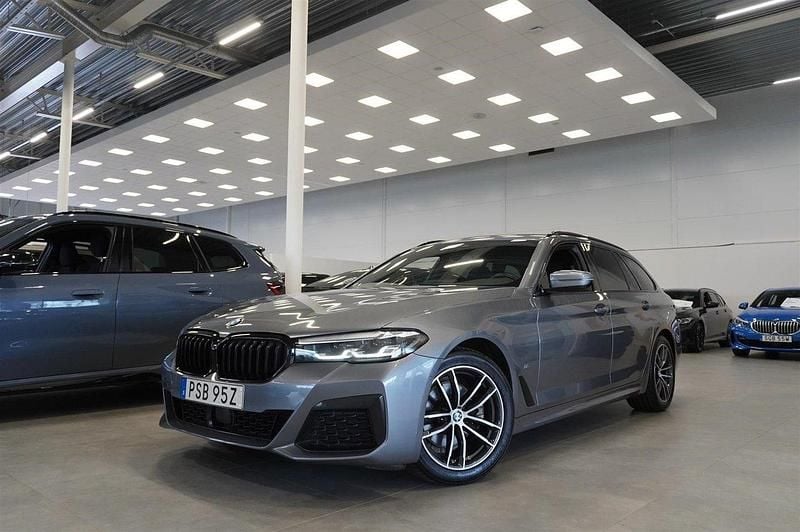 Blå Begagnad 2020 BMW 520 M Sport Kombi | 349 900 kr (Bra pris) - Bild 1/4