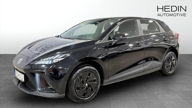Svart (black) Begagnad 2023 MG MG4 EV Halvkombi | 249 900 kr (Lite dyr) - Bild 1/4