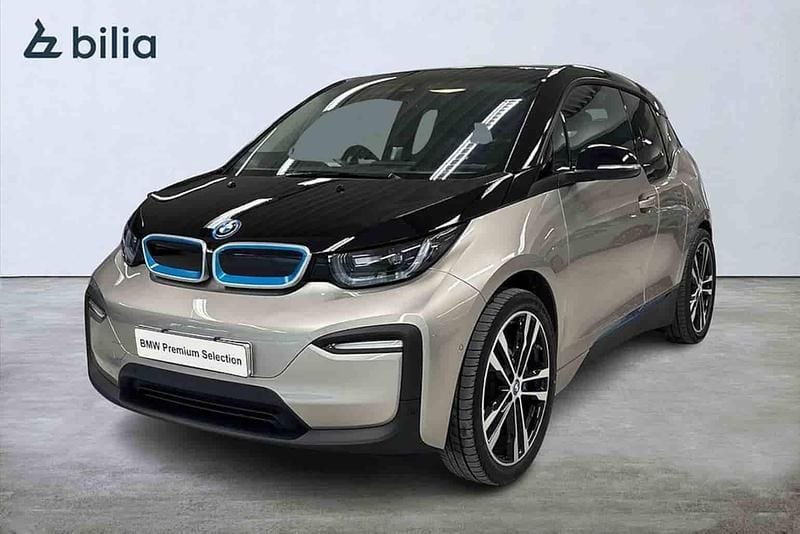 Silver Begagnad 2022 BMW i3 Halvkombi | 234 900 kr (Marknadspris) - Bild 1/1