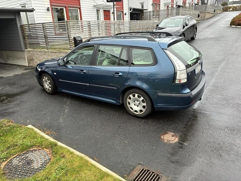 Blå Begagnad 2006 Saab 9-3 Vector Kombi | 25 000 kr (Superpris) - Bild 1/4