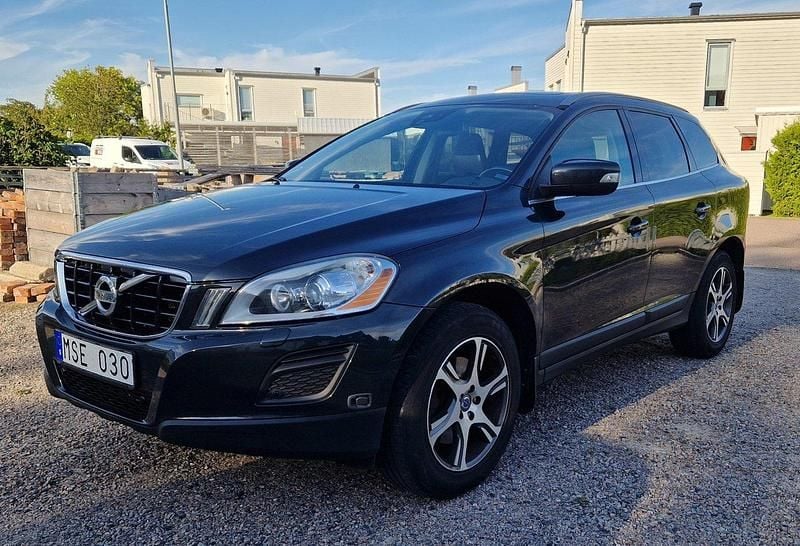 Grå Begagnad 2012 Volvo XC60 Summum SUV | 120 000 kr (Bra pris) - Bild 1/4