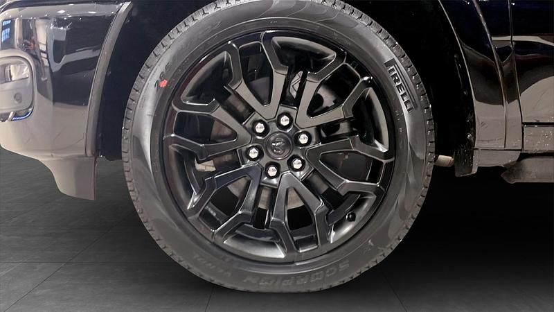 Svart Ny 2025 RAM 1500 Pickup | 1 298 610 kr - Bild 1/1