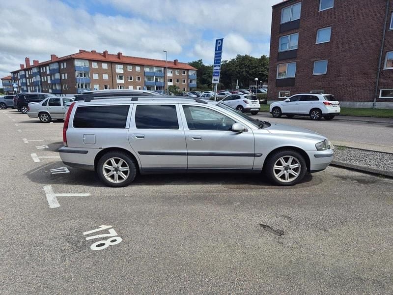 Grå Begagnad 2002 Volvo V70 Business Edition Kombi | 12 000 kr (Bra pris) - Bild 1/4