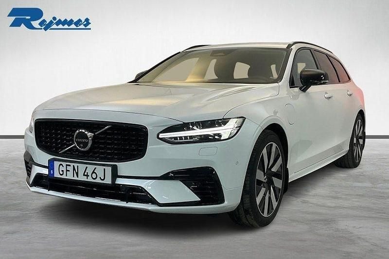 Begagnad Volvo V90 Plus 253 HK (186 kW) 2025 Crystal white metallic Kombi