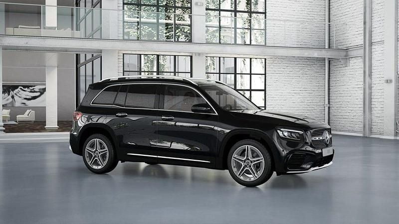 Ny Mercedes GLB220 AMG line 2025 Kosmossvart metallic SUV