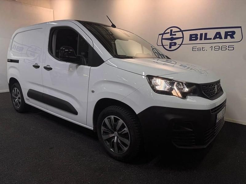 Vit Begagnad 2023 Peugeot Partner Minibuss | 245 000 kr (Dyr) - Bild 1/4