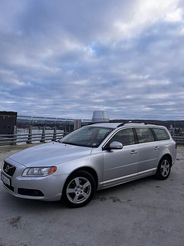 Begagnad Volvo V70 163 HK (119 kW) 2011 Silver Kombi