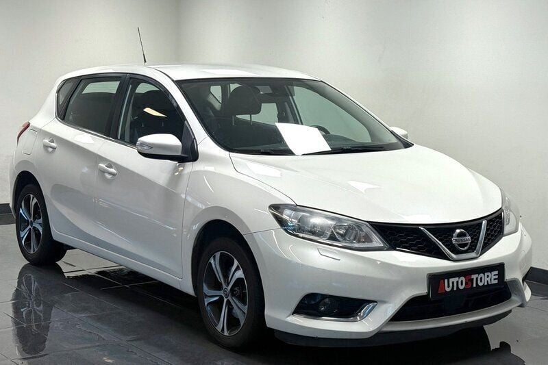 Vit Begagnad 2014 Nissan Pulsar Halvkombi | 49 900 kr (Marknadspris) - Bild 1/4