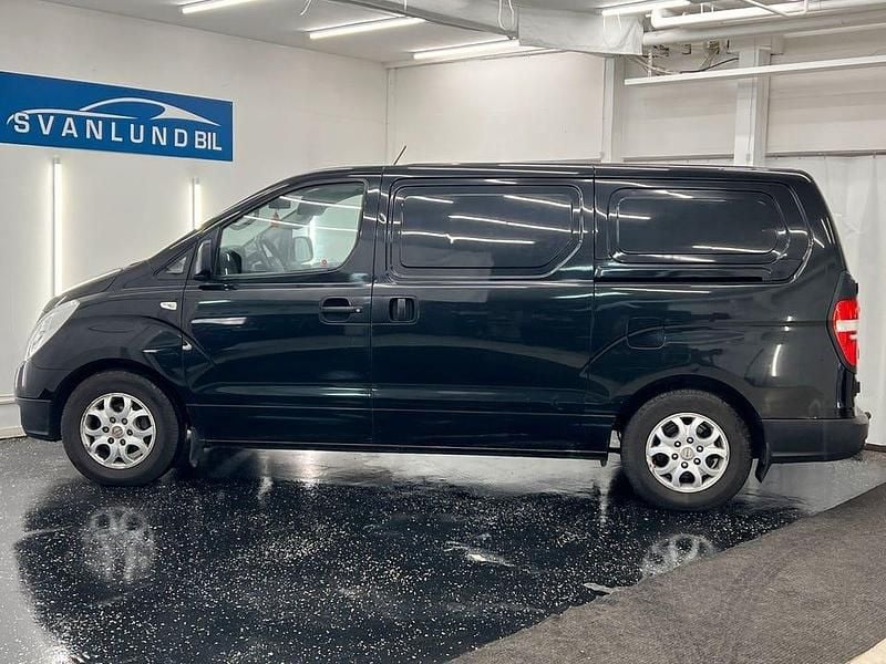 Begagnad Hyundai H-1 170 HK (125 kW) 2010 Svart Minibuss
