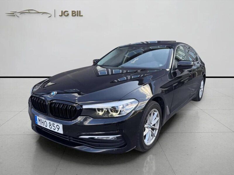 Svart Begagnad 2017 BMW 520 Sedan | 209 900 kr (Marknadspris) - Bild 1/4