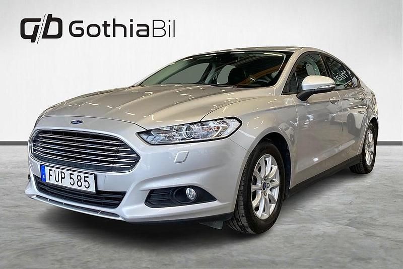 Grå Begagnad 2017 Ford Mondeo Trend Halvkombi | 139 900 kr (Marknadspris) - Bild 1/4