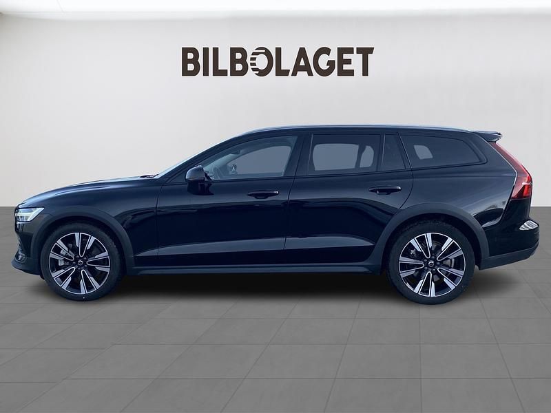 Begagnad Volvo V60 CC Ultimate 253 HK (186 kW) 2024 Svart Kombi