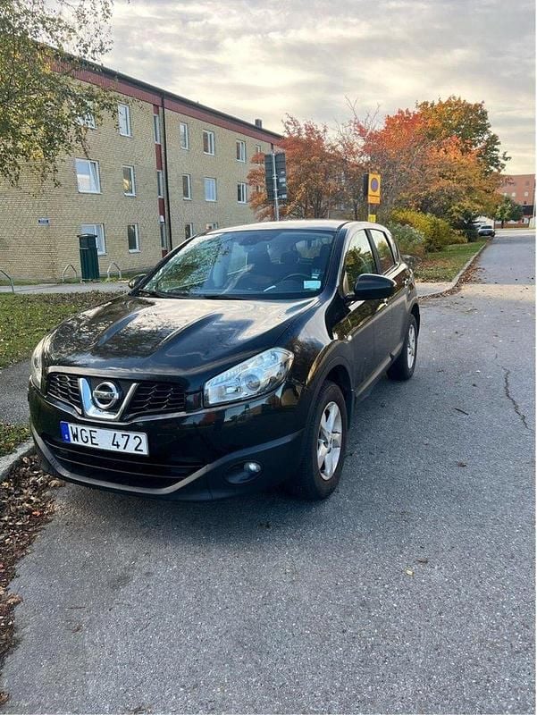 Svart Begagnad 2010 Nissan Qashqai SUV | 55 000 kr (Marknadspris) - Bild 1/4