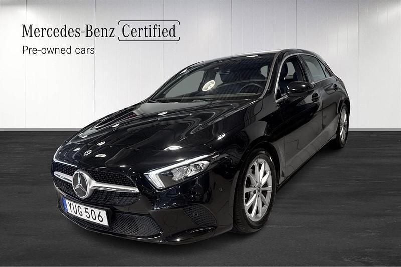 Svart Begagnad 2018 Mercedes A180 AMG Halvkombi | 209 900 kr (Marknadspris) - Bild 1/4