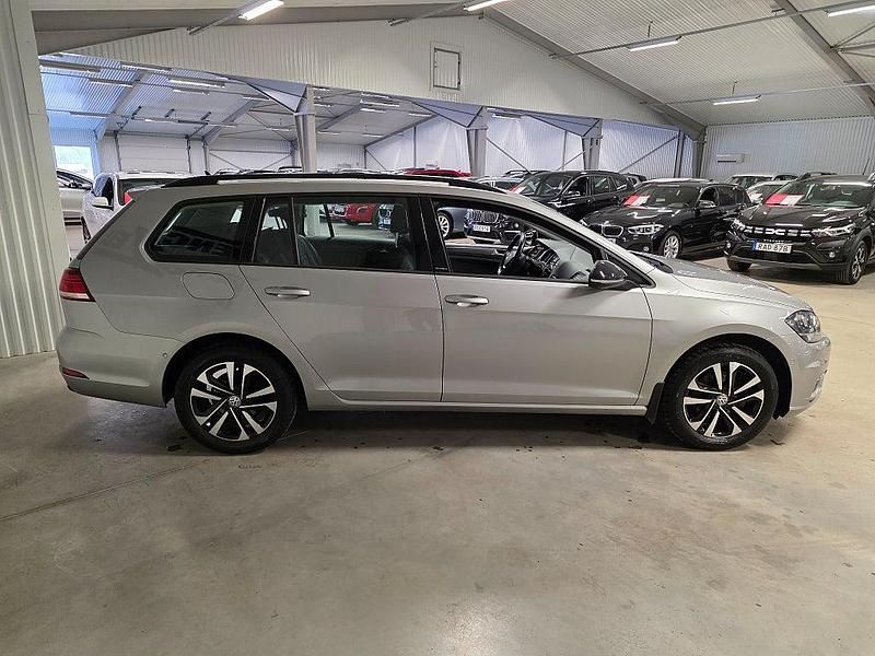 Begagnad VW Golf VII IQ Drive 116 HK (85 kW) 2019 Silver Kombi