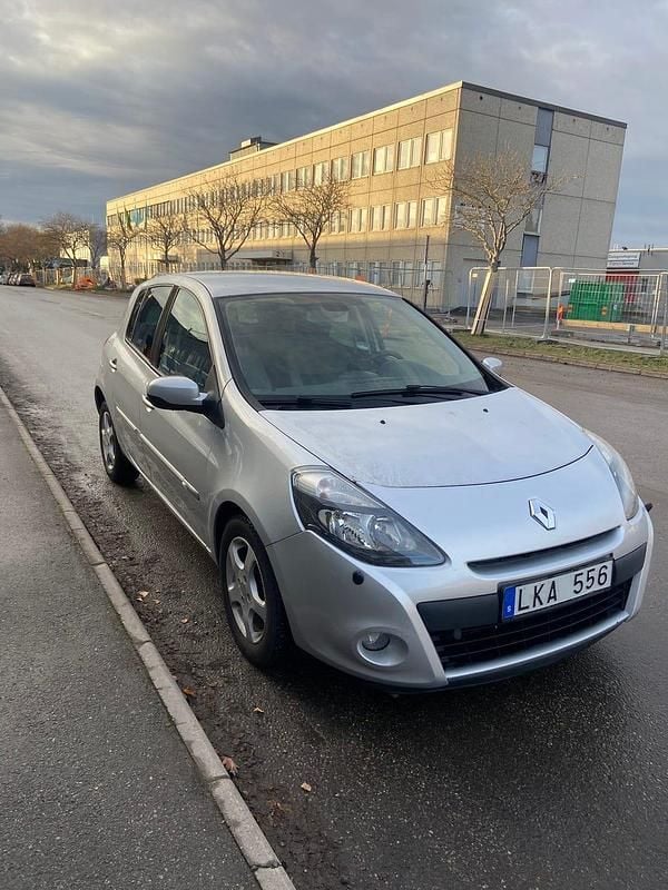 Begagnad 2011 Renault Clio R.S. Halvkombi | 20 000 kr (Bra pris) - Bild 1/4