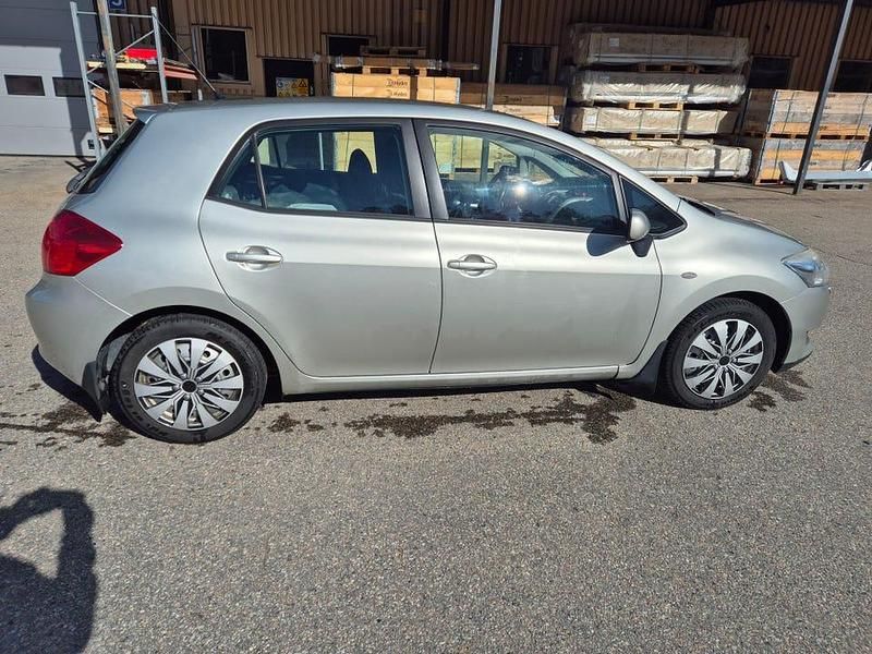 Begagnad 2008 Toyota Auris Halvkombi | 41 000 kr (Marknadspris) - Bild 1/4