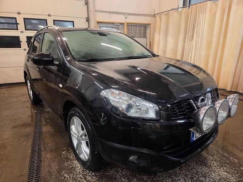 Svart Begagnad 2011 Nissan Qashqai SUV | 69 900 kr (Lite dyr) - Bild 1/4