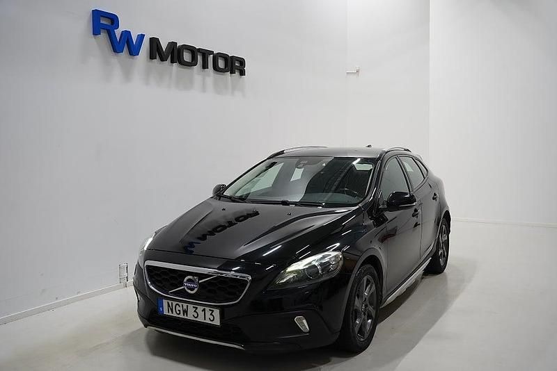 Begagnad Volvo V40 Summum 150 HK (110 kW) 2013 Svart Halvkombi