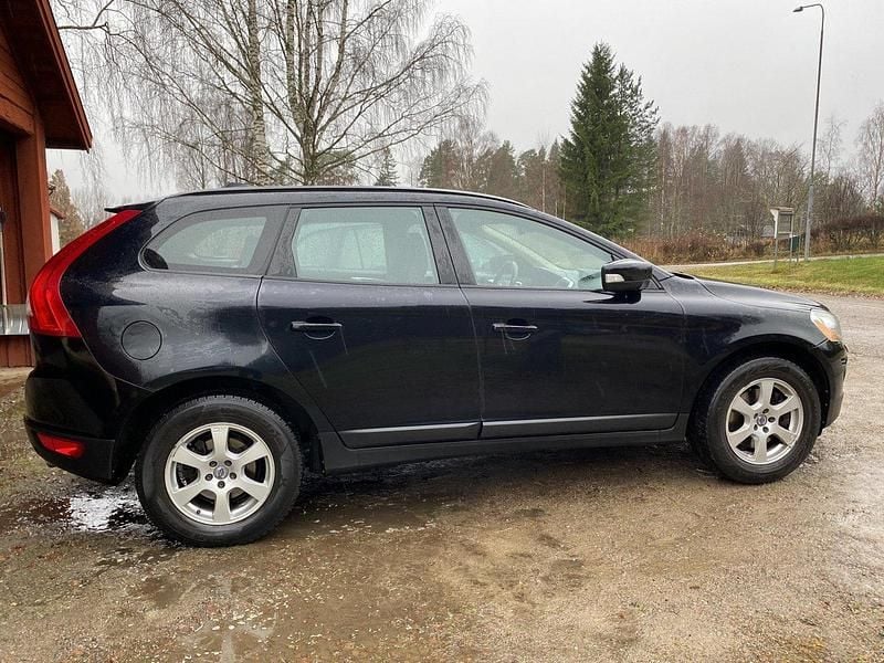 Svart Begagnad 2010 Volvo XC60 Kinetic SUV | 100 000 kr (Bra pris) - Bild 1/4
