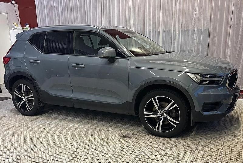 Begagnad Volvo XC40 Momentum 190 HK (139 kW) 2019 Grå SUV
