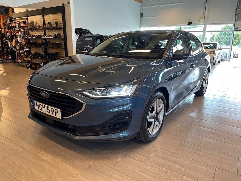 Blå Begagnad 2022 Ford Focus Business Edition Halvkombi | 168 000 kr (Marknadspris) - Bild 1/4