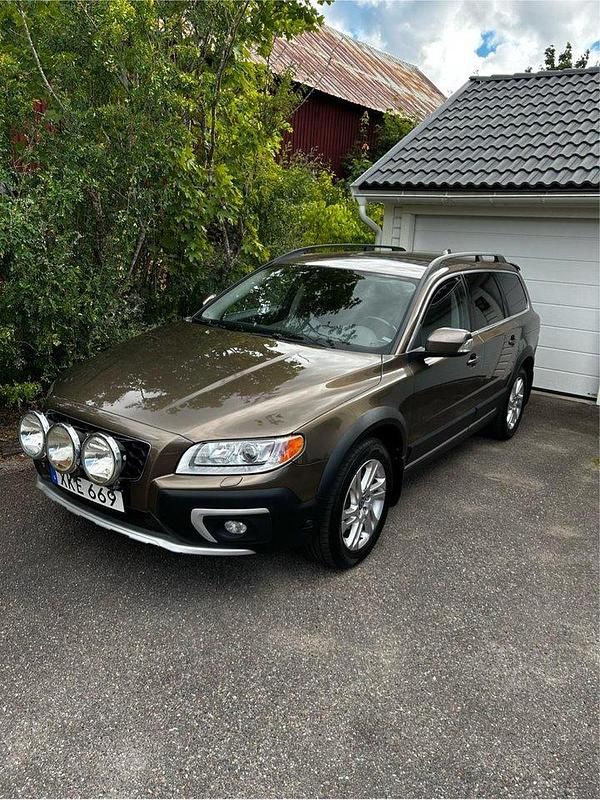 Brun Begagnad 2014 Volvo XC70 Momentum SUV | 149 000 kr (Marknadspris) - Bild 1/4