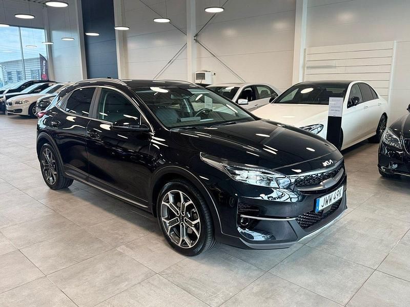 Svart Begagnad 2022 Kia XCeed Advance SUV | 269 900 kr (Marknadspris) - Bild 1/4