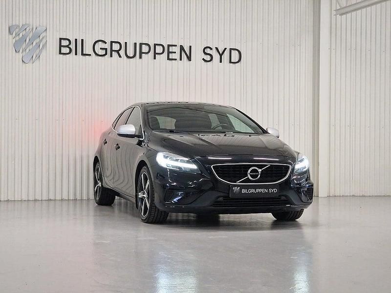 Begagnad Volvo V40 R-Design 120 HK (88 kW) 2017 Svart Halvkombi
