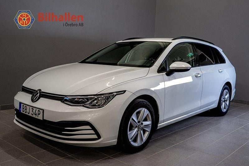 Vit Begagnad 2022 VW Golf VIII Kombi | 209 900 kr (Bra pris) - Bild 1/4