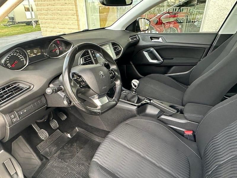 Begagnad Peugeot 308 Active 120 HK (88 kW) 2015 Vit (whitepearlmetallic) Kombi