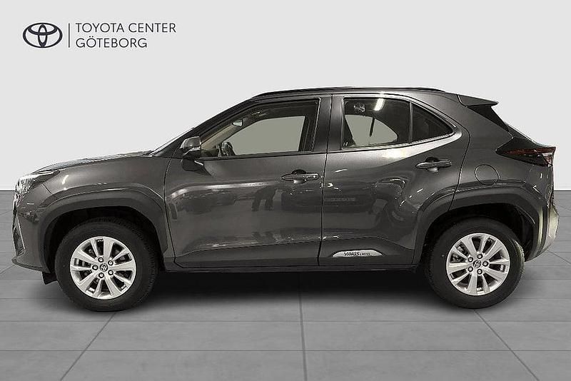 Begagnad Toyota Yaris Cross Active 92 HK (67 kW) 2024 Mörkgrå SUV