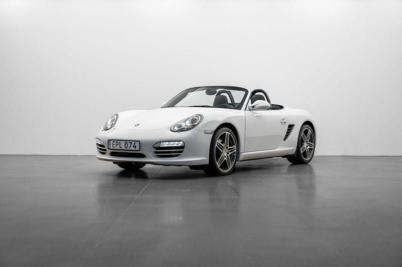Vit Begagnad 2010 Porsche Boxster Sport Cab | 339 000 kr - Bild 1/4