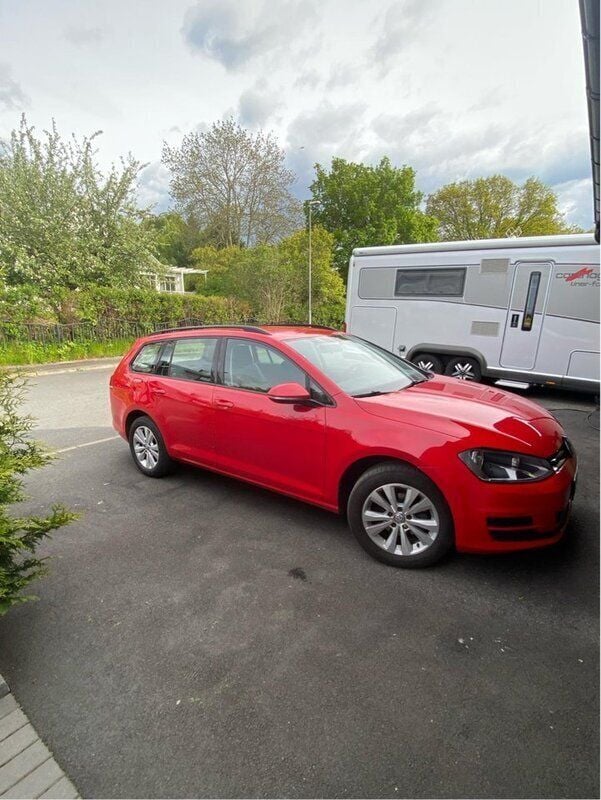 Röd Begagnad 2015 VW Golf VII Kombi | 59 000 kr (Superpris) - Bild 1/4