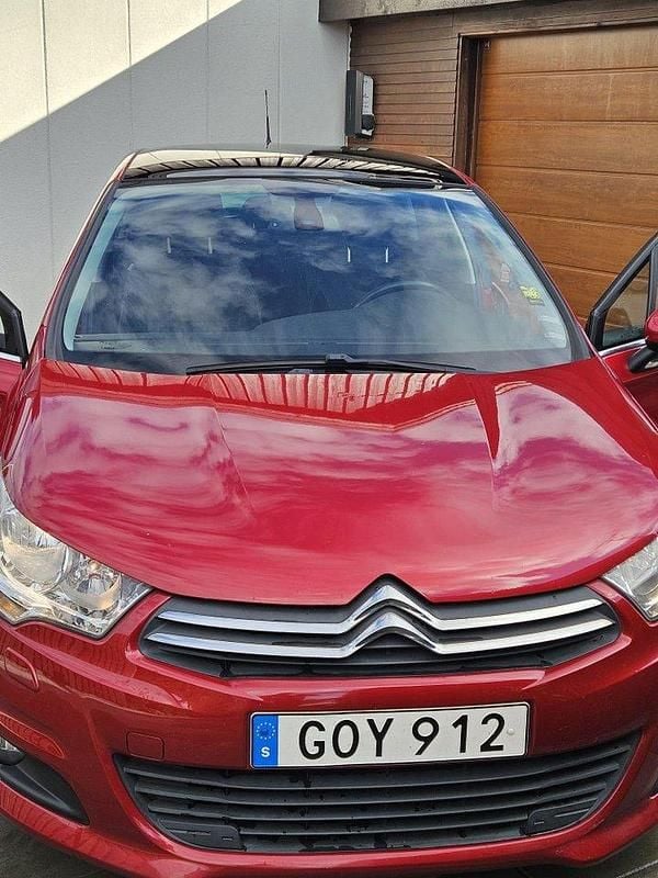 Röd Begagnad 2015 Citroën C4 Halvkombi | 69 500 kr (Marknadspris) - Bild 1/4