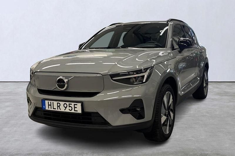 Grå Ny 2025 Volvo EX40 Plus SUV | 499 900 kr (Superpris) - Bild 1/4