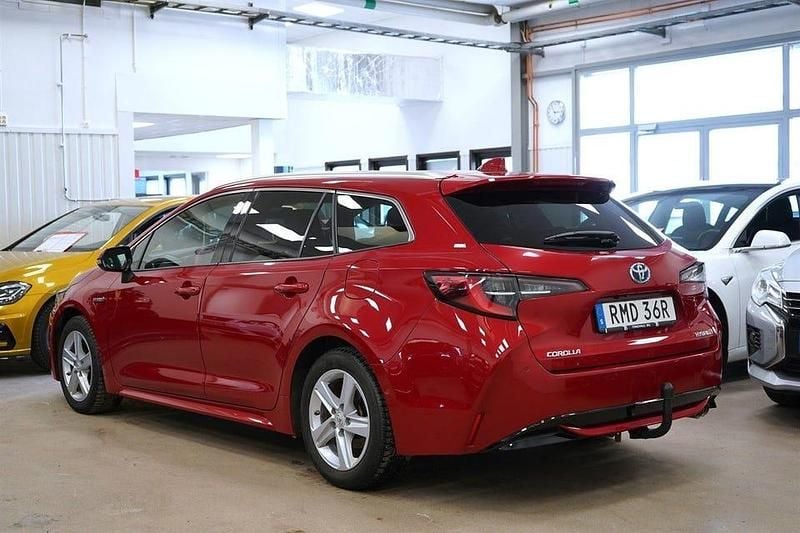 Begagnad Toyota Corolla Executive 184 HK (135 kW) 2019 Rödmetallic Kombi