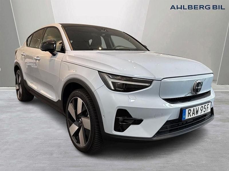 Ljusblå (blå) Begagnad 2023 Volvo EC40 Ultimate SUV | 449 500 kr (Dyr) - Bild 1/3