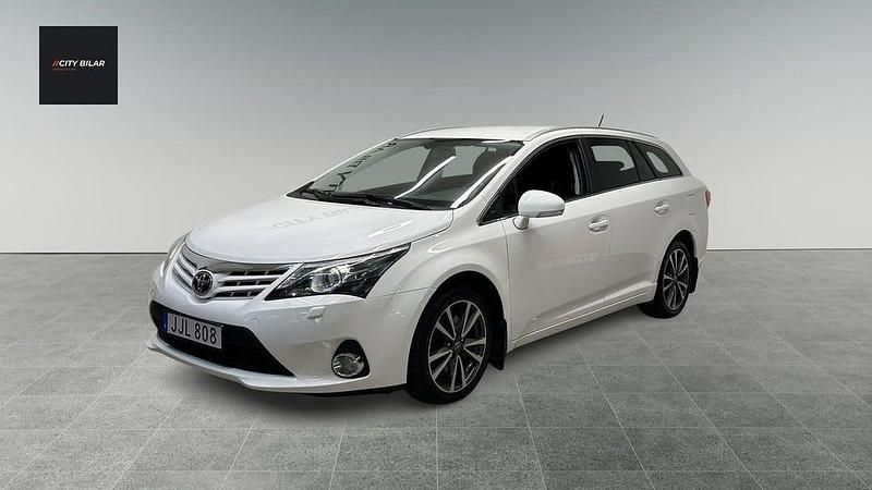 Vit Begagnad 2013 Toyota Avensis Business Edition Kombi | 114 900 kr (Lite dyr) - Bild 1/4