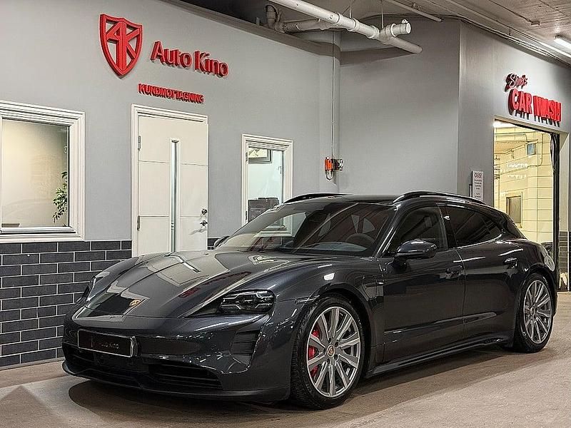 Grå Begagnad 2022 Porsche Taycan Sport Turismo Kombi | 989 000 kr - Bild 1/4