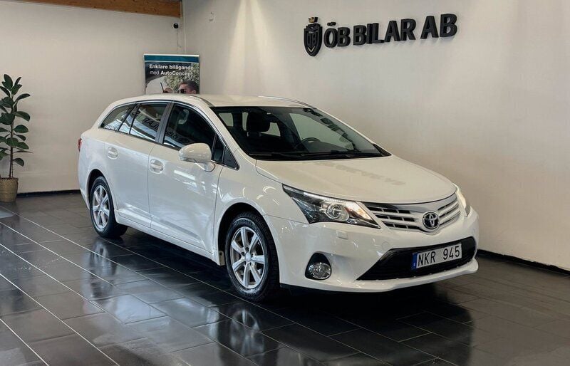 Vit Begagnad 2014 Toyota Avensis Kombi | 94 900 kr (Marknadspris) - Bild 1/4