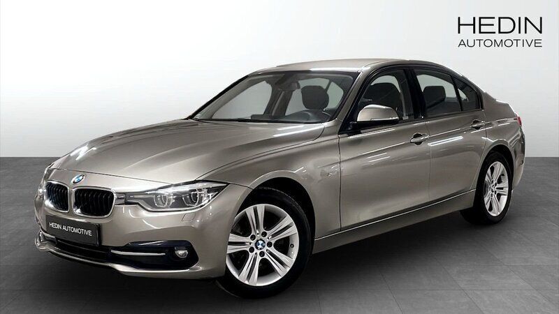 Silver Begagnad 2017 BMW 320 Sport Line Sedan | 198 700 kr (Bra pris) - Bild 1/4