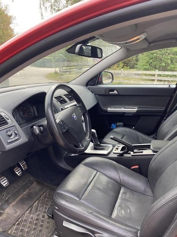 Röd Begagnad 2012 Volvo V50 Momentum Kombi | 47 000 kr (Bra pris) - Bild 1/3