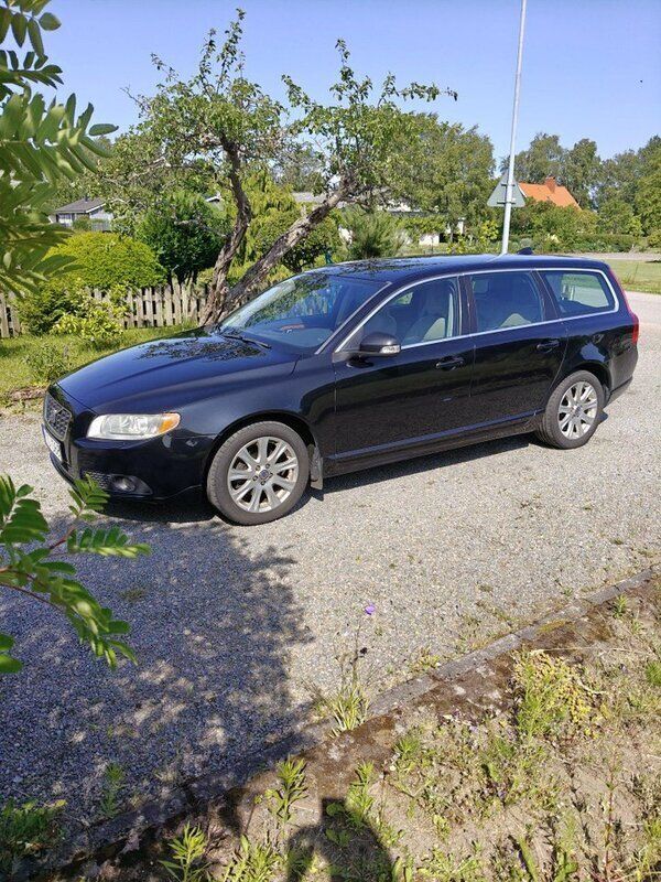 Svart Begagnad 2009 Volvo V70 Summum Kombi | 50 000 kr (Lite dyr) - Bild 1/4