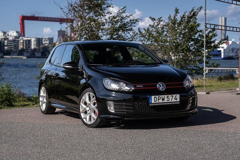 Svart Begagnad 2012 VW Golf VII Edition Halvkombi | 145 000 kr (Marknadspris) - Bild 1/4