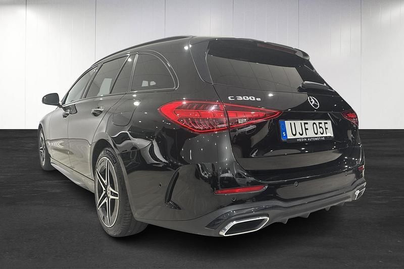 Begagnad Mercedes C300e AMG line 313 HK (230 kW) 2022 Svart Kombi