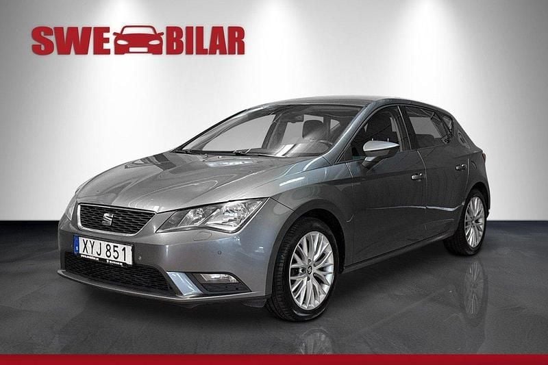 Ljusgrå Begagnad 2015 Seat Leon Style Halvkombi | 69 900 kr (Marknadspris) - Bild 1/4