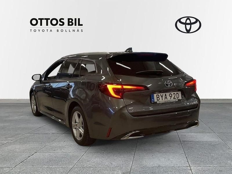 Begagnad Toyota Corolla Style 141 HK (103 kW) 2023 Mörkgrå Kombi