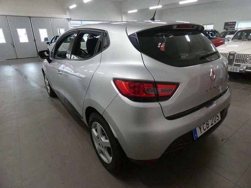 Begagnad Renault Clio IV 90 HK (66 kW) 2016 Grå (silver) Halvkombi