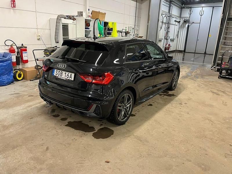 Begagnad Audi A1 Sportback 200 HK (147 kW) 2021 Svart metallic Halvkombi